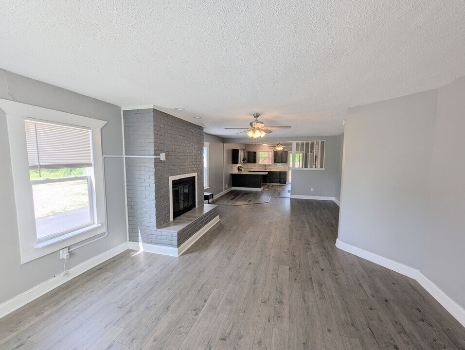 9517 West Ave in St. Louis, MO - Building Photo