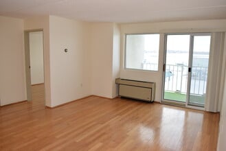 200 Cove Way, Unit 404 in Quincy, MA - Building Photo - Building Photo