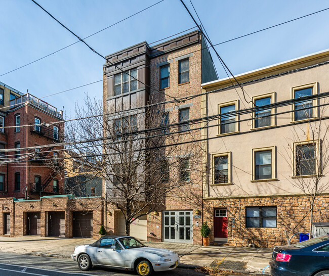 108 Madison St in Hoboken, NJ - Foto de edificio - Building Photo