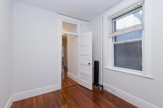 85 Myrtle St in Boston, MA - Building Photo - Interior Photo