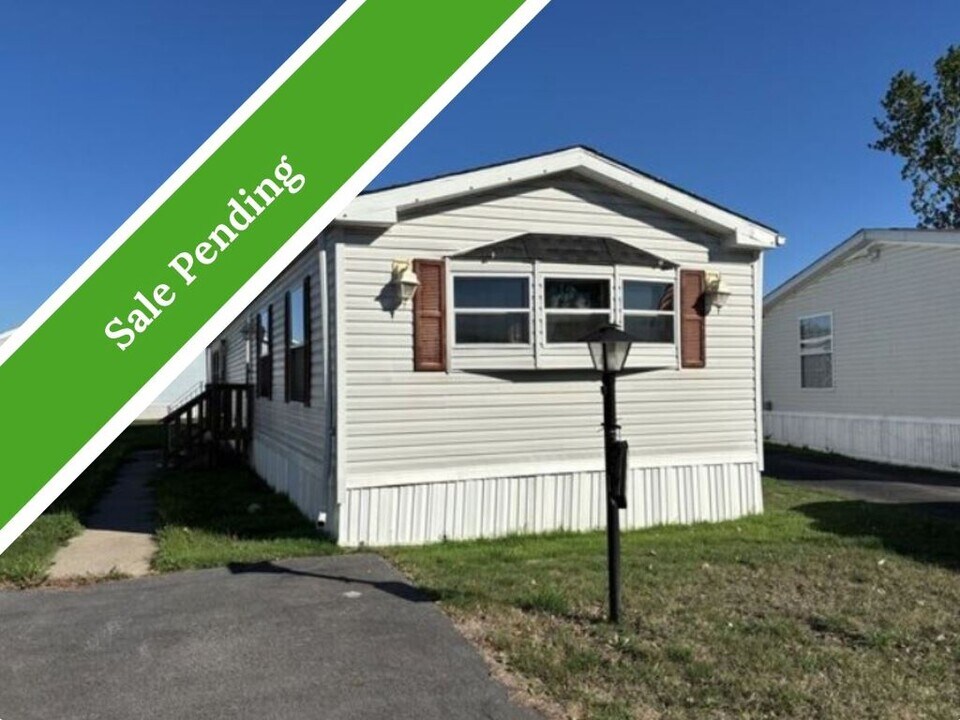 848 Birchwood Dr in Lockport, NY - Building Photo