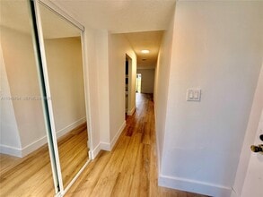 617 NW 10th St in Miami, FL - Building Photo - Building Photo