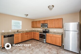 10902 Spirit Dr in Ingalls, IN - Foto de edificio - Building Photo