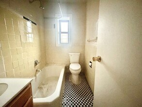 1166 E 215th St in Bronx, NY - Building Photo - Building Photo