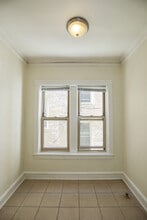 1361 W Greenleaf Ave, Unit #2B in Chicago, IL - Foto de edificio - Building Photo
