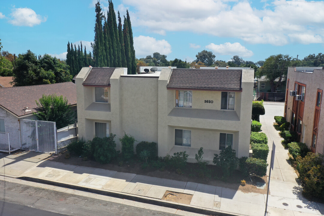 1608 W Civic Center Dr in Santa Ana, CA - Building Photo