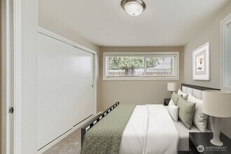 9042 Wallingford Ave N in Seattle, WA - Building Photo - Building Photo