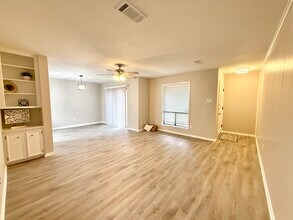 601 Cache Cv in Bryan, TX - Foto de edificio - Building Photo