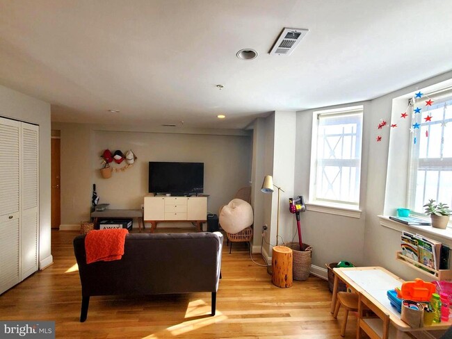 1417 Chapin St NW in Washington, DC - Building Photo - Building Photo