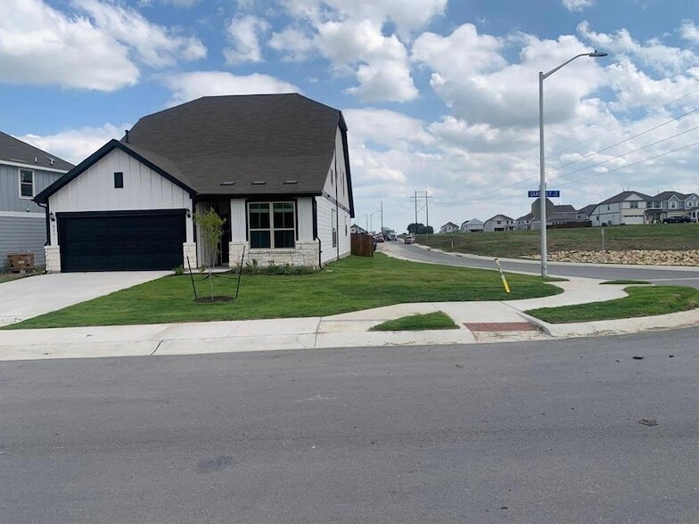 237 Sand Lily Ln, Unit 5695-A in Georgetown, TX - Building Photo