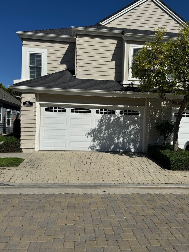 7314 Laura Ln in Los Angeles, CA - Building Photo - Building Photo