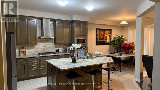 165 Wheat Boom Dr. in Oakville, ON - Building Photo - Building Photo