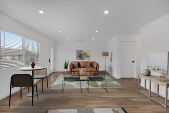 Quattro Apartments in Sylmar, CA - Building Photo - Building Photo