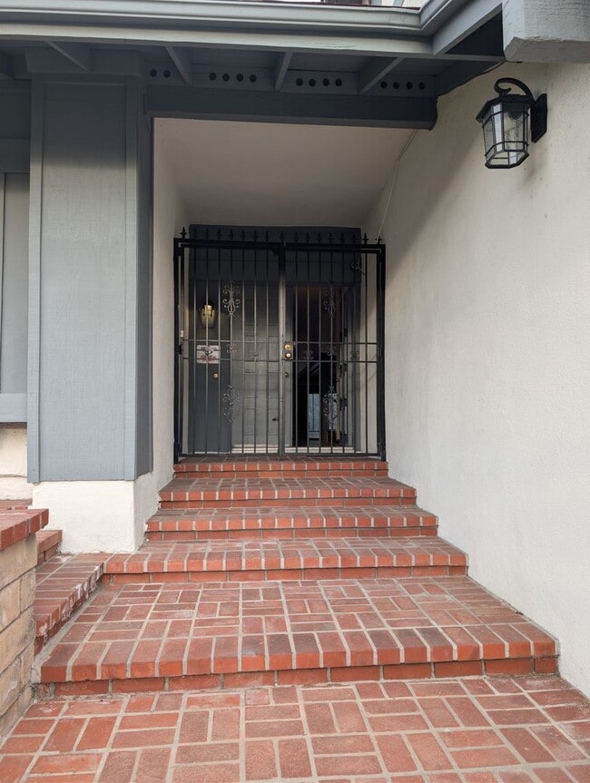 926 W Alfred Pl in Montebello, CA - Building Photo - Building Photo