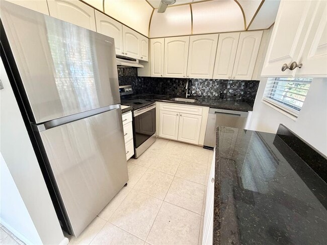 84 Mansfield B, Unit 84 in Boca Raton, FL - Foto de edificio - Building Photo