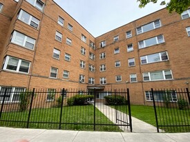 7328 N Ridge Blvd, Unit 504 in Chicago, IL - Building Photo