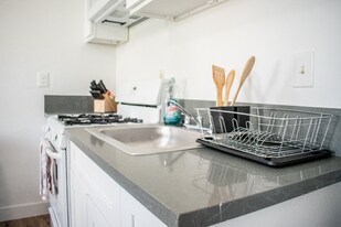 2115 N Raymond Ave, Unit 2123 Raymond in Altadena, CA - Building Photo