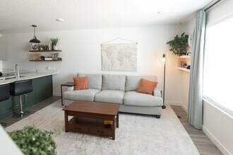 913 E Flotsam Wy in Saratoga Springs, UT - Building Photo - Building Photo