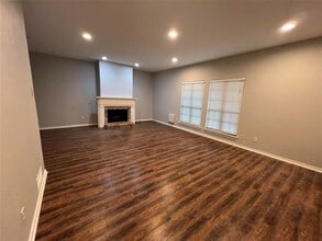 2018 Brookside Dr in Grapevine, TX - Foto de edificio - Building Photo