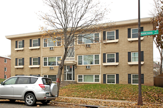 Minnehaha Apartments in St. Paul, MN - Building Photo - Building Photo