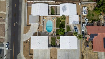 68080 Risueno Rd, Unit 80 B in Cathedral City, CA - Building Photo