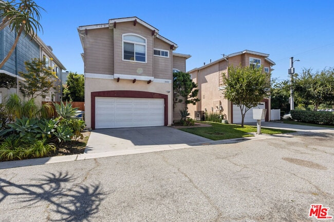 2020 Penmar Ave in Los Angeles, CA - Building Photo - Building Photo