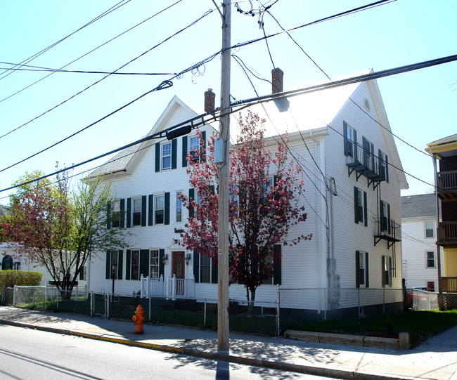 402 Rathbun St in Woonsocket, RI - Building Photo - Building Photo