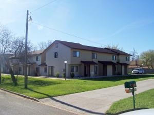 430 9th Ave NE in Watertown, SD - Building Photo