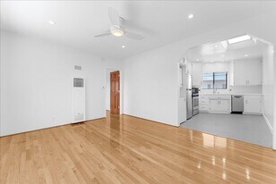 1739 Washington Way in Los Angeles, CA - Building Photo