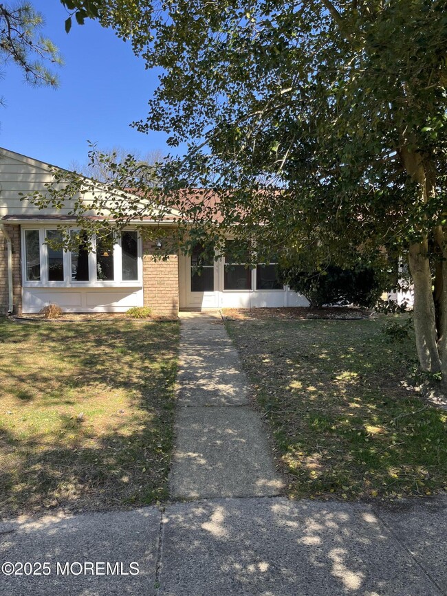 42 Buckingham Dr in Manchester Township, NJ - Building Photo - Building Photo