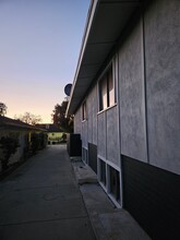 3657 Broadmoor Blvd in San Bernardino, CA - Foto de edificio - Building Photo