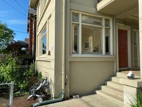 6508 Dana St, Unit D2 in Oakland, CA - Foto de edificio - Building Photo
