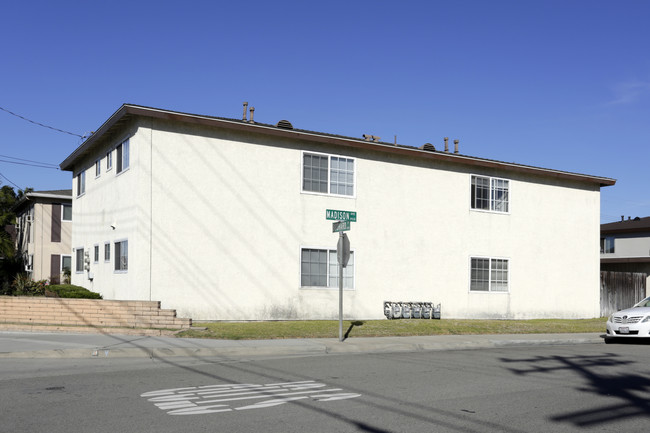 14692 Bushard St in Westminster, CA - Foto de edificio - Building Photo