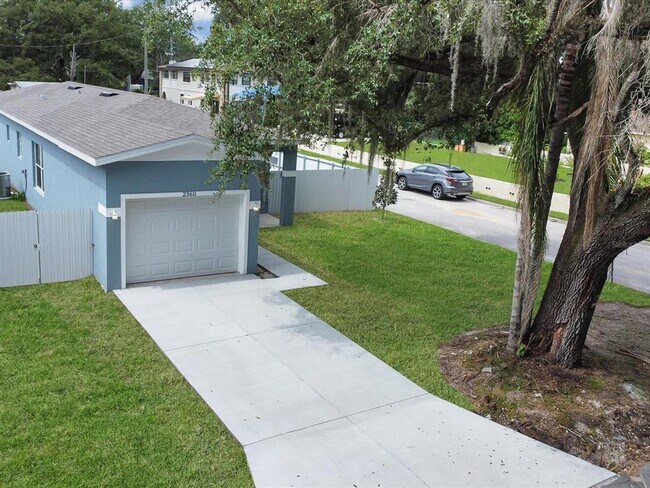 2360 Ross St in Kissimmee, FL - Building Photo - Building Photo