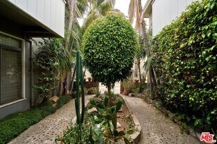 742 S Plymouth Blvd in Los Angeles, CA - Building Photo