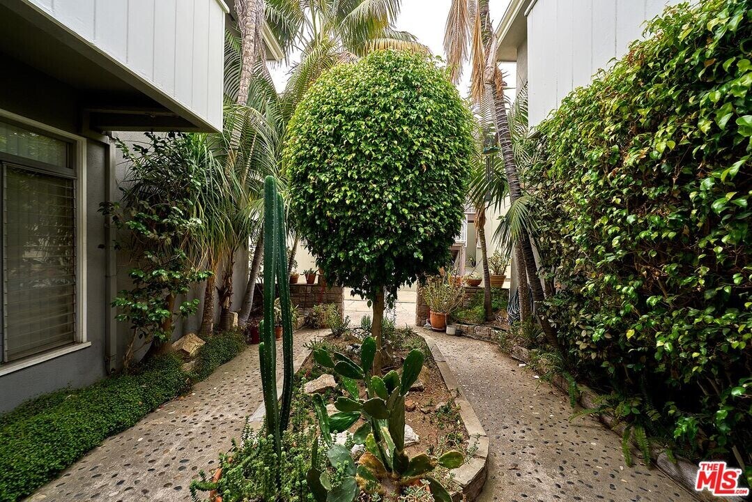 742 S Plymouth Blvd in Los Angeles, CA - Building Photo