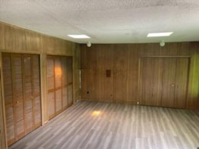 property at 2129 E Illinois Ave
