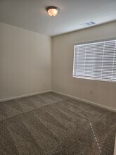 2118 W Escher Dr in Hanford, CA - Building Photo - Building Photo