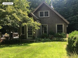 12 Front St in East Hampton, NY - Building Photo