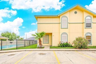 1000 Ranchway Dr in Laredo, TX - Building Photo