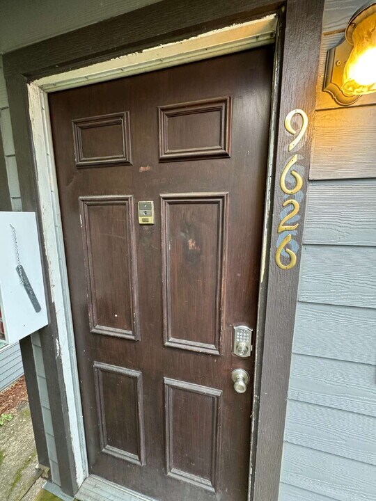 9626 SE Foster Rd in Portland, OR - Building Photo