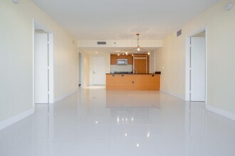 50 Biscayne Blvd, Unit 3808 in Miami, FL - Building Photo - Building Photo