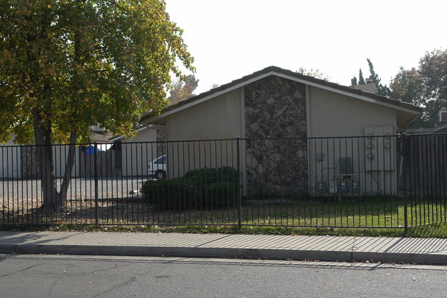 1130-1136 Kelso St in Atwater, CA - Building Photo - Building Photo