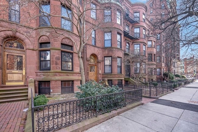 473 Beacon St in Boston, MA - Foto de edificio - Building Photo