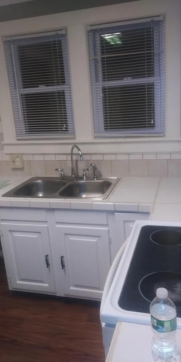 15 Garden St in Hyde Park, NY - Foto de edificio - Building Photo