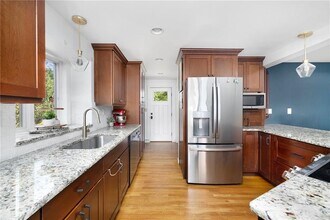 581 Middle Rd in Portsmouth, RI - Building Photo - Building Photo