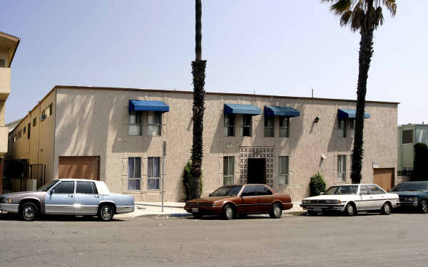 1750 Coronado Ave in Long Beach, CA - Building Photo