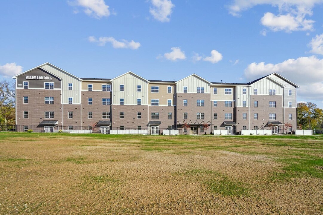 Alley Landing in Des Moines, IA - Building Photo