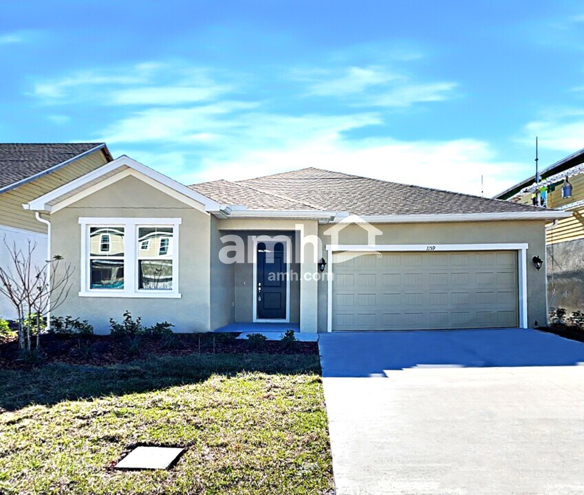 1159 Sky Lks Dr in St. Cloud, FL - Foto de edificio