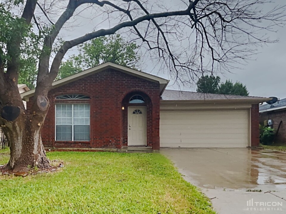 202 Cutting Horse Ln in Keller, TX - Building Photo